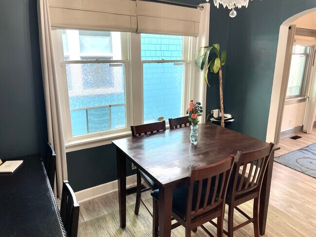 Building Photo - 313 NE Stanton St