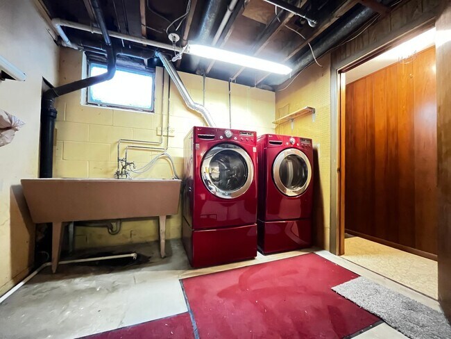 Building Photo - 3508 Flag Ave N