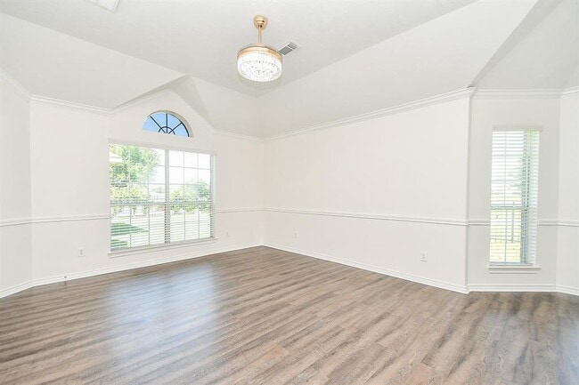 Building Photo - 10206 Hahns Peak Dr