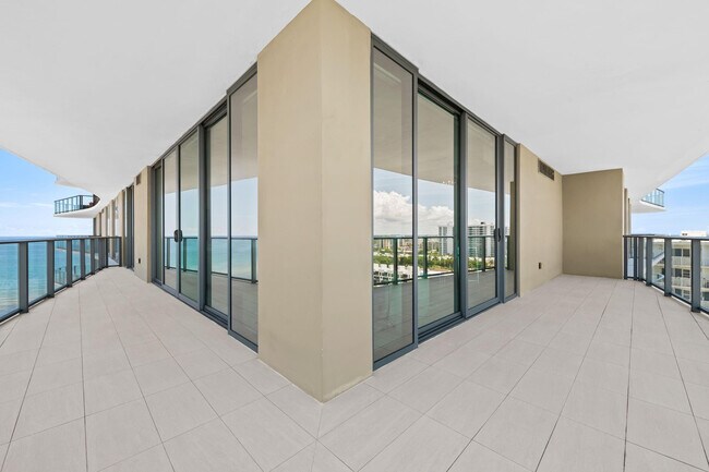 Building Photo - 730 N Ocean Blvd