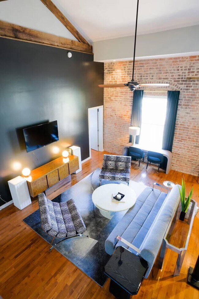 Building Photo - 709 Jackson Ave