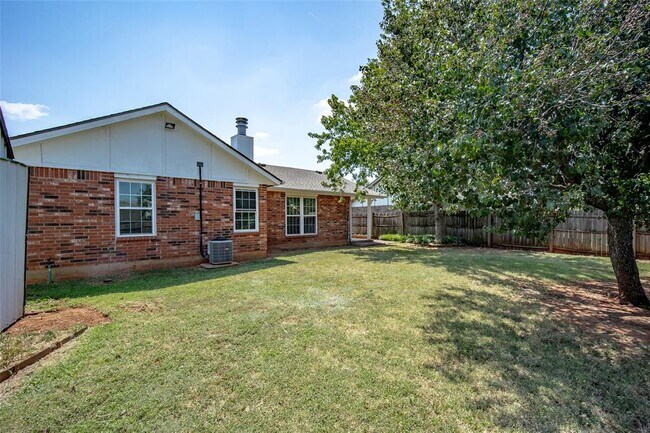 Building Photo - 2605 Pennington Ave