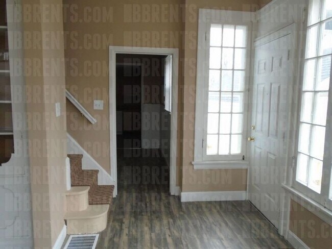 Building Photo - 6832 Kenton Ave