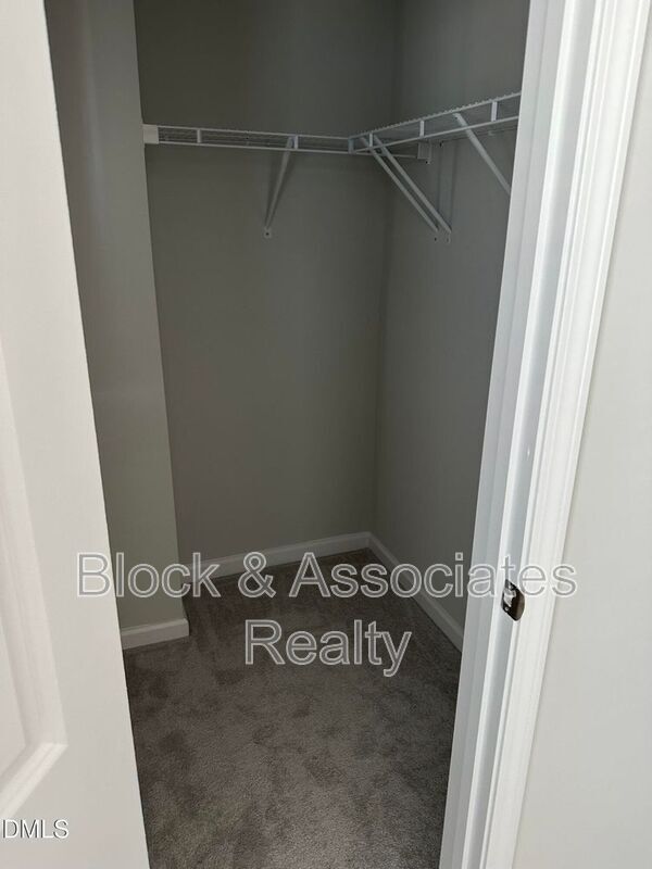 Building Photo - 608 Gimari Dr