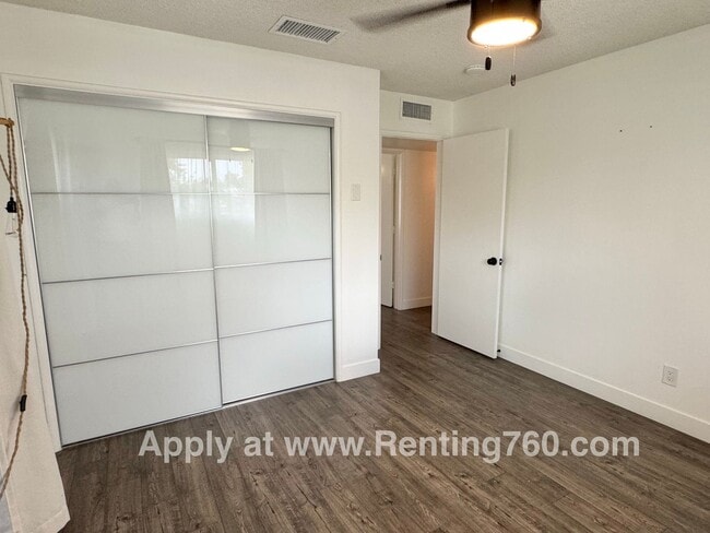 Building Photo - Modern & Updated Home With Solar!