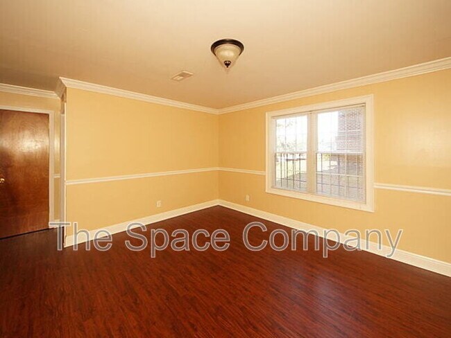 Building Photo - 995 King St