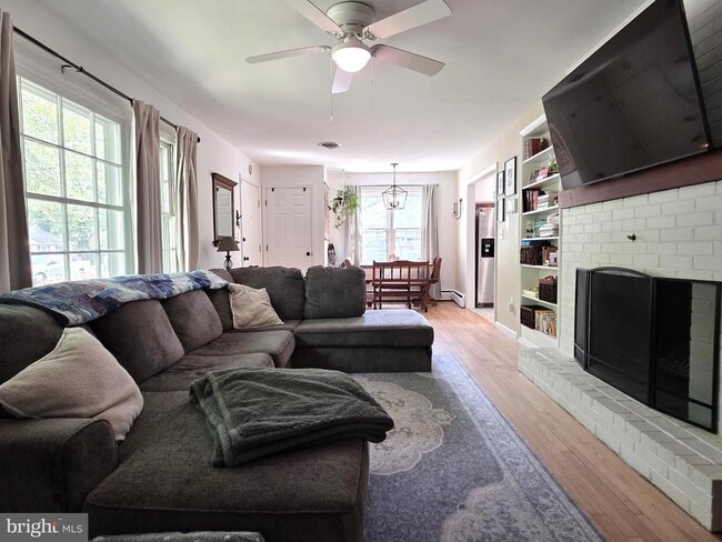 Building Photo - 4 Carolee Dr