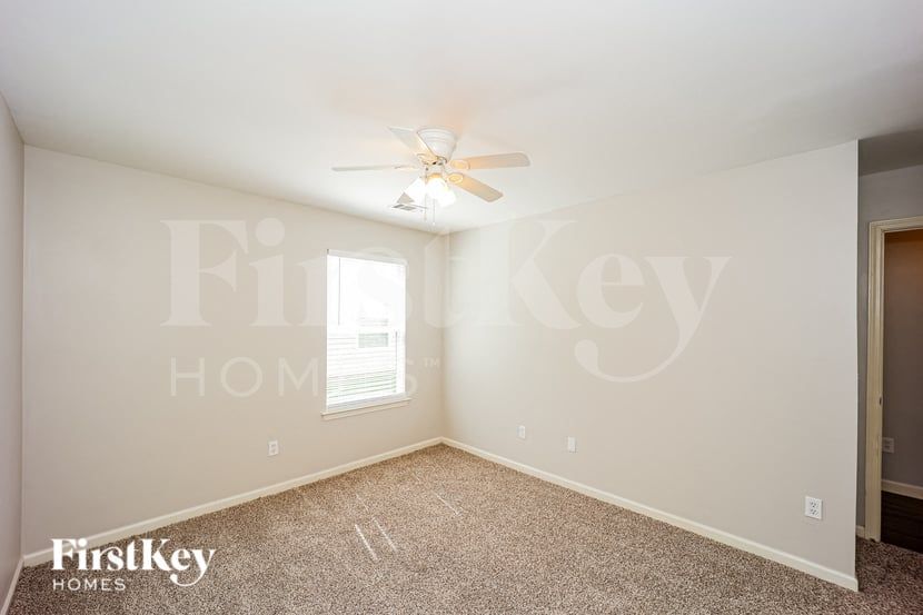 Building Photo - 207 Fairgrove Ln