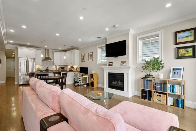 Building Photo - 205 W 8th St