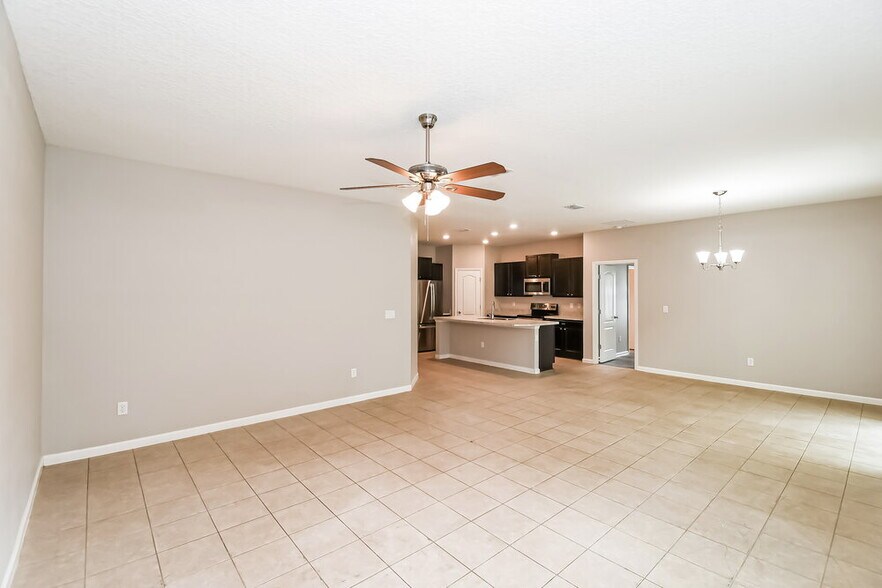 Building Photo - 11085 Haws Ln