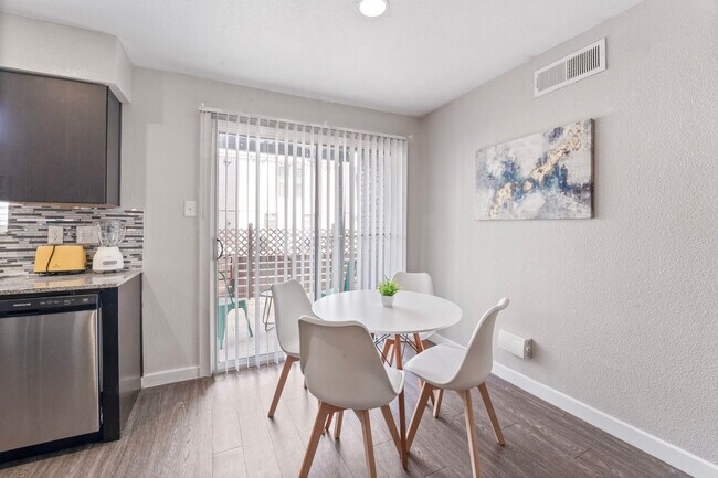 Building Photo - 2215 Town Lake Cir