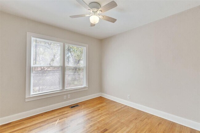 Building Photo - 3810 Brookview Rd