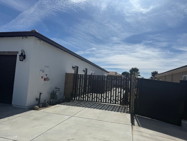 Building Photo - Stonebrook Estates-3 Bedrooms, 3351 SQFT of Luxury & Entertainment