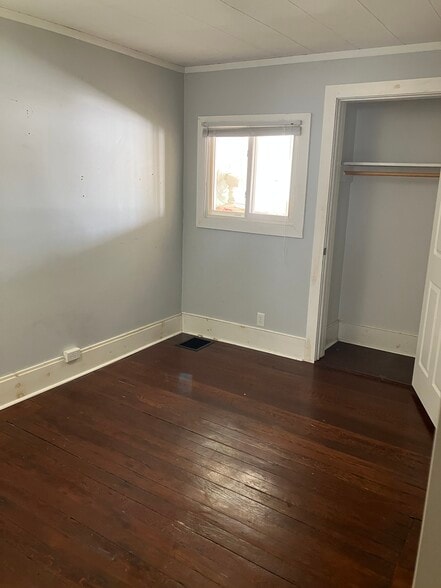 Building Photo - 5 Pine St