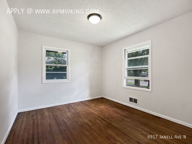 Building Photo - 4br 2ba 2cg ~ Security Deposit Free Altern...