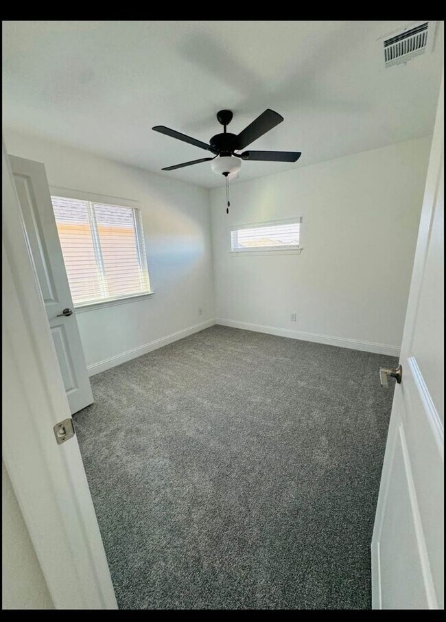 Building Photo - Stunning 4BR House in Argyle. Great school...