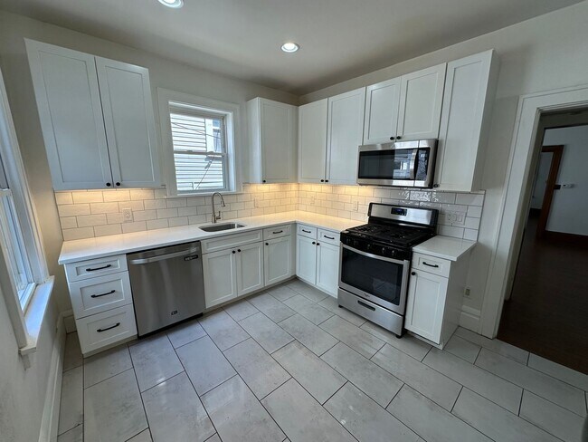 Building Photo - 2211 Neil Ave