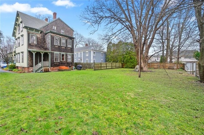 Building Photo - 686 Hope St