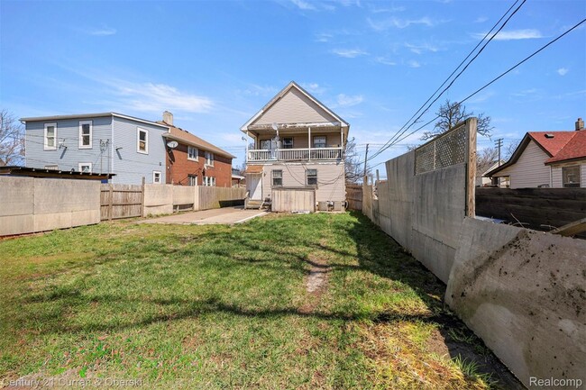 Building Photo - 1409 N Green St