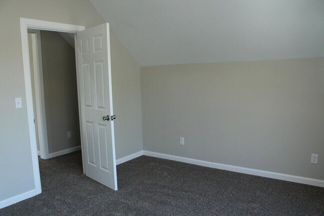 Building Photo - Modern Elegance Meets Comfort – Fully Remodeled 4BR/2BA Dream Home!