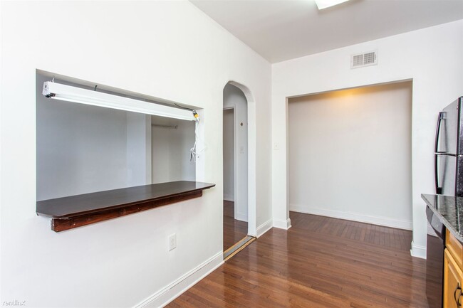 Building Photo - 3 br, 1 bath Triplex - 1539 CECIL B MOORE ...