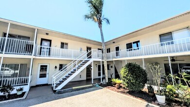 Building Photo - Annual UNFURNISHED 2/1 condo Island life