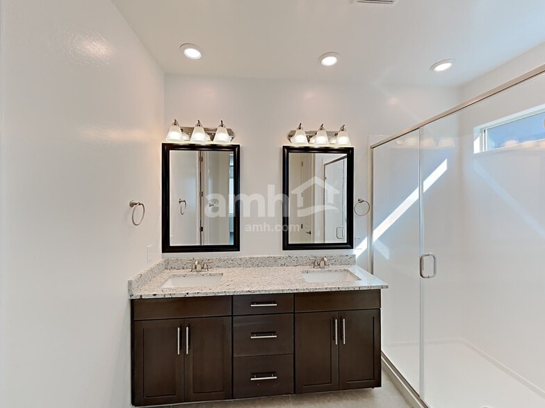 Building Photo - 431 W Organ Pipe Dr
