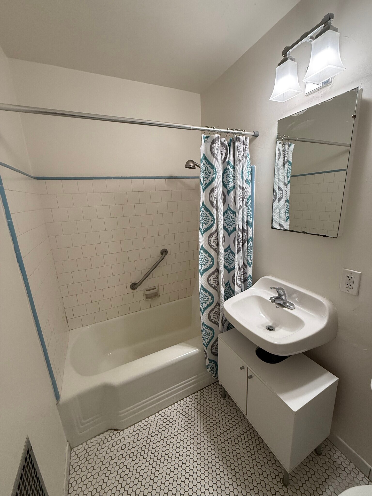 Bathroom - 111 N 6th St