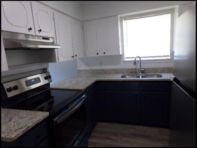 Building Photo - 4932 Longview Dr