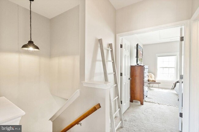 Building Photo - 10136 Pale Rose Loop