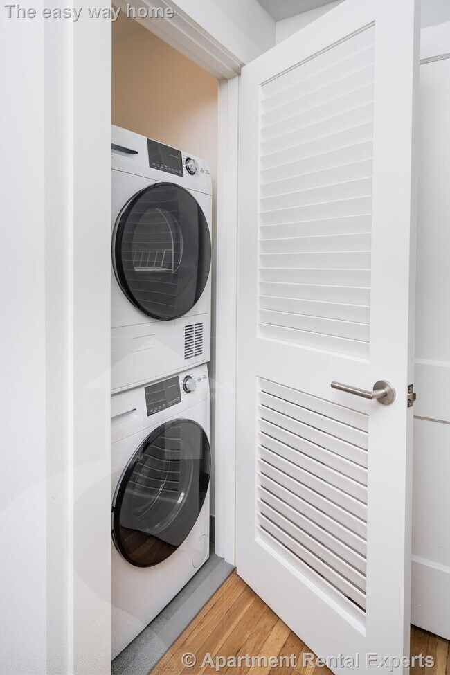 Building Photo - 18 Forest St