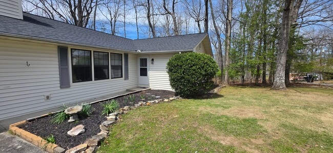 Building Photo - Location, Location, Location! This 3 bedroom / 2 bath is located within walking distance to Druid...