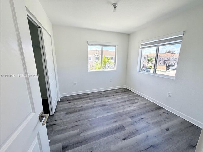 Building Photo - 2418 SE 10th St