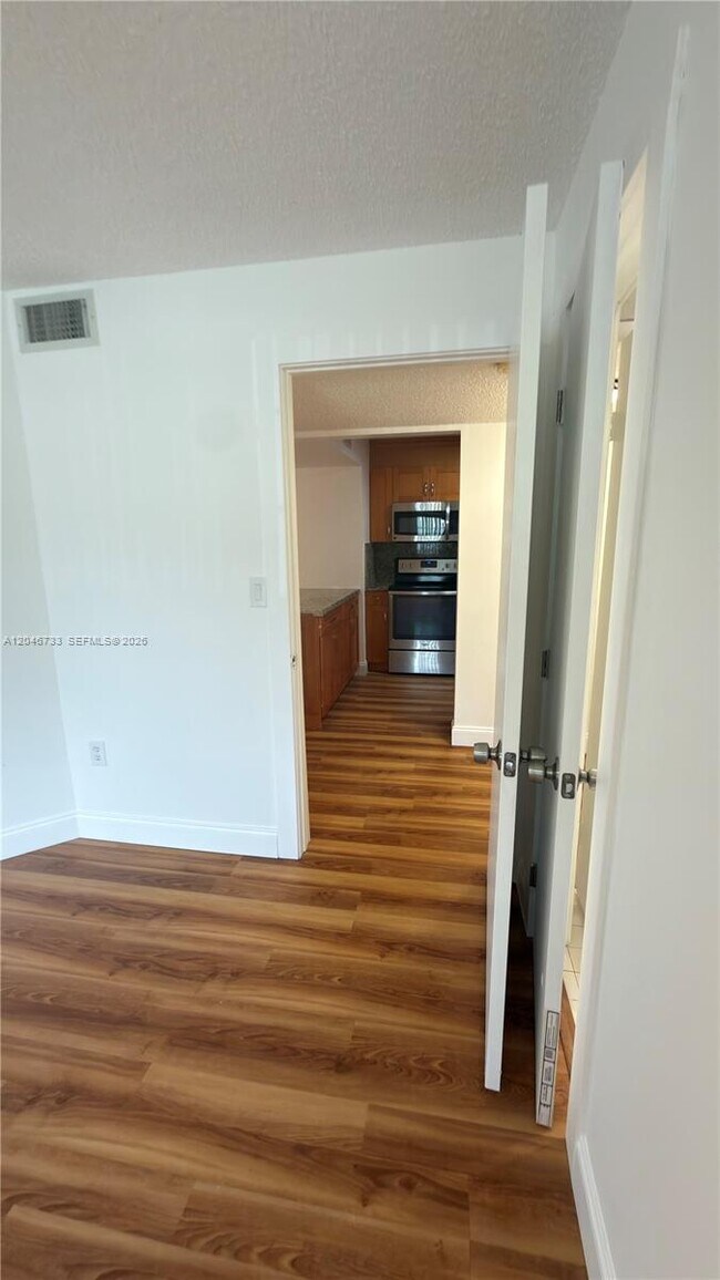 Building Photo - 469 NE 207th Ln