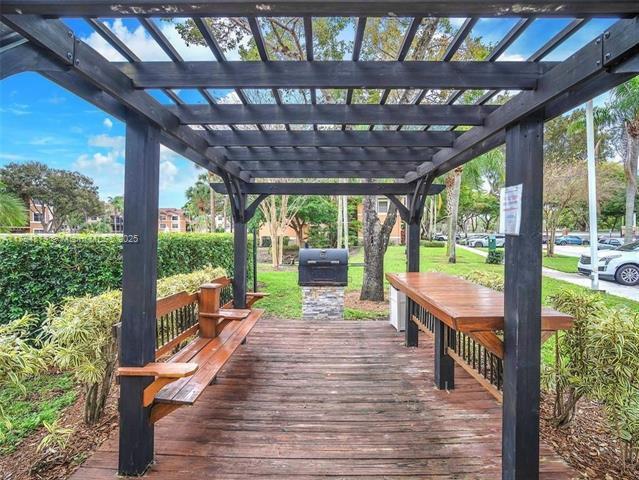 Building Photo - 9001 Wiles Rd