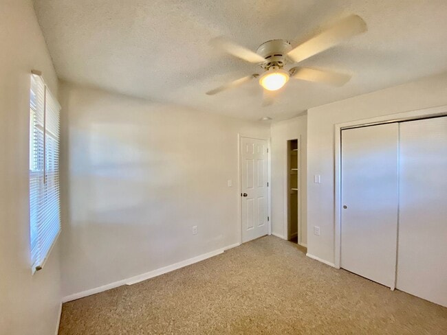 Building Photo - Centrally located home at Milepost 6