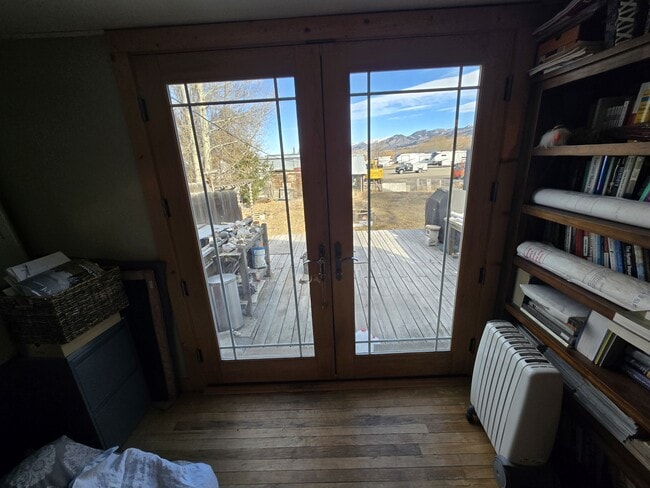 Building Photo - 417 E Tamarack St