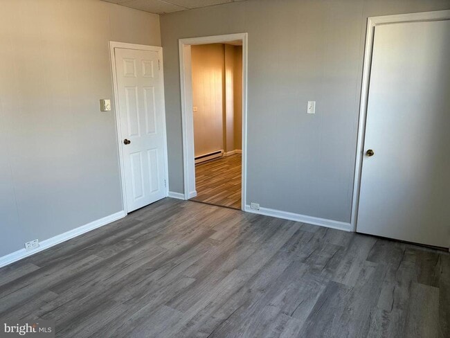 Building Photo - 167 W 7th Ave