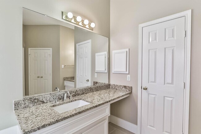 Building Photo - 8326 Hunters Village Dr