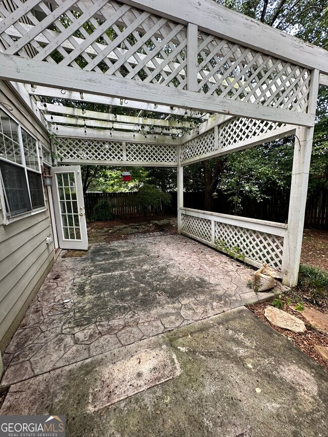 Building Photo - 2340 Bretdale Rd