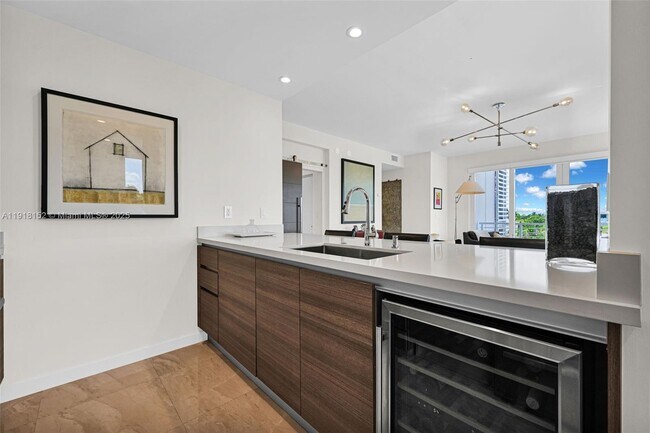 Building Photo - 1900 SE 2nd St