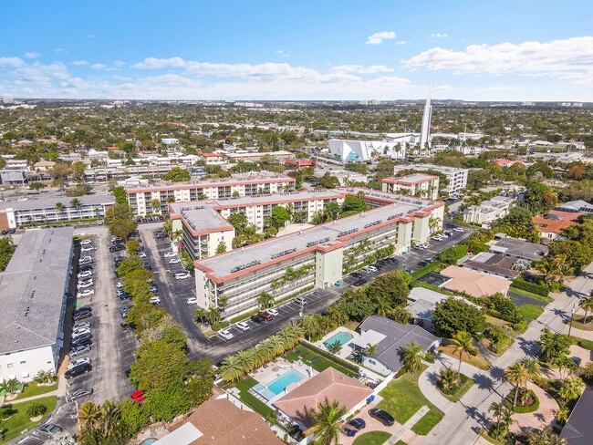 Building Photo - 5300 NE 24th Terrace