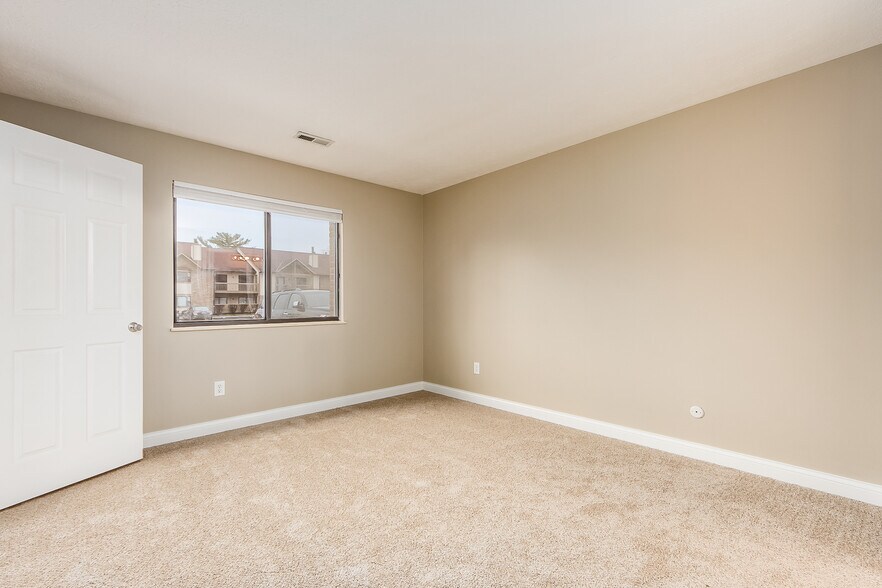 Building Photo - 2257 Hedgerow Road
