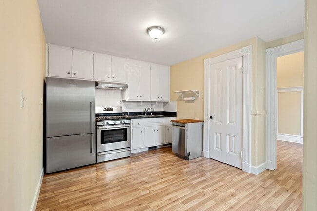 Building Photo - 2 Bed, 1 Bath Noe Valley Flat w Office + G...