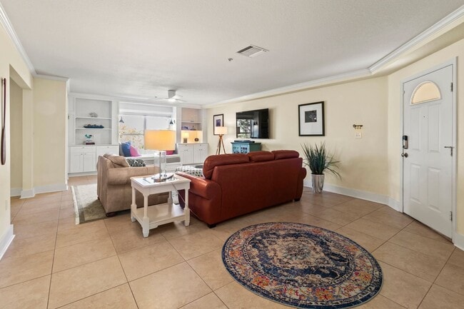 Building Photo - 2BR | 2Bath Central Sarasota Townhouse