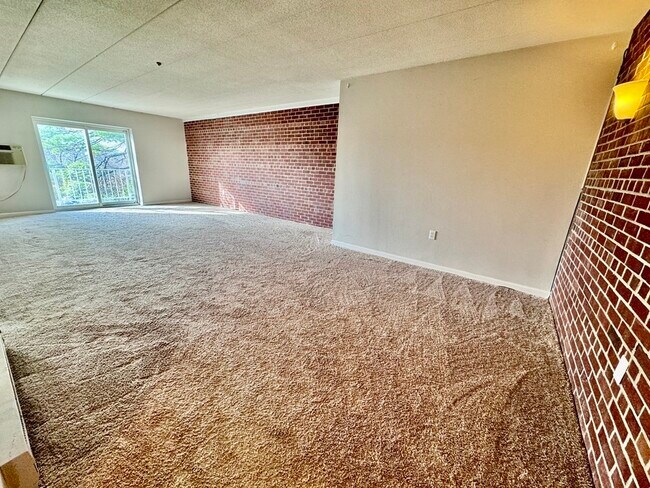 Building Photo - 65 Webster St