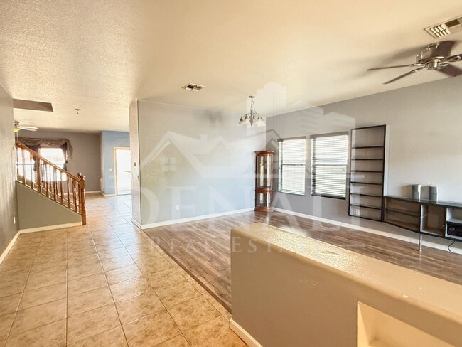 Building Photo - 2858 W Mineral Butte Dr