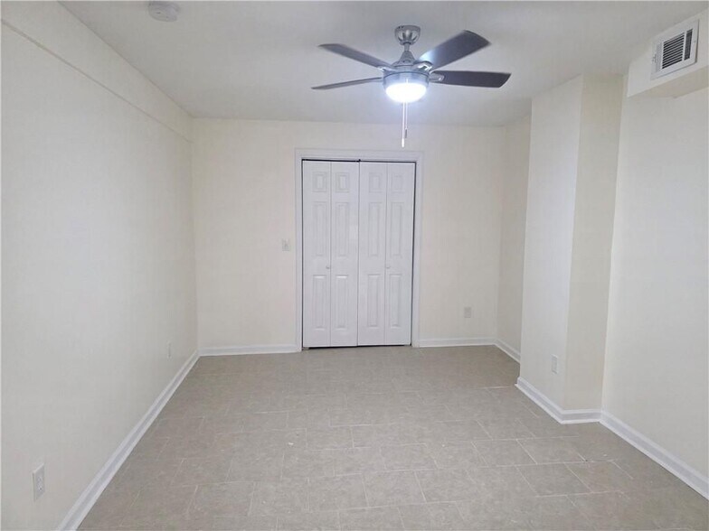 Building Photo - 2435 Bouldercliff Way SE