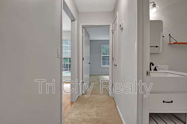 Building Photo - 69 Meadows Creek Ln