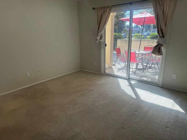 Building Photo - ONE MONTH FREE RENT! Beautiful 4 bedroom, ...
